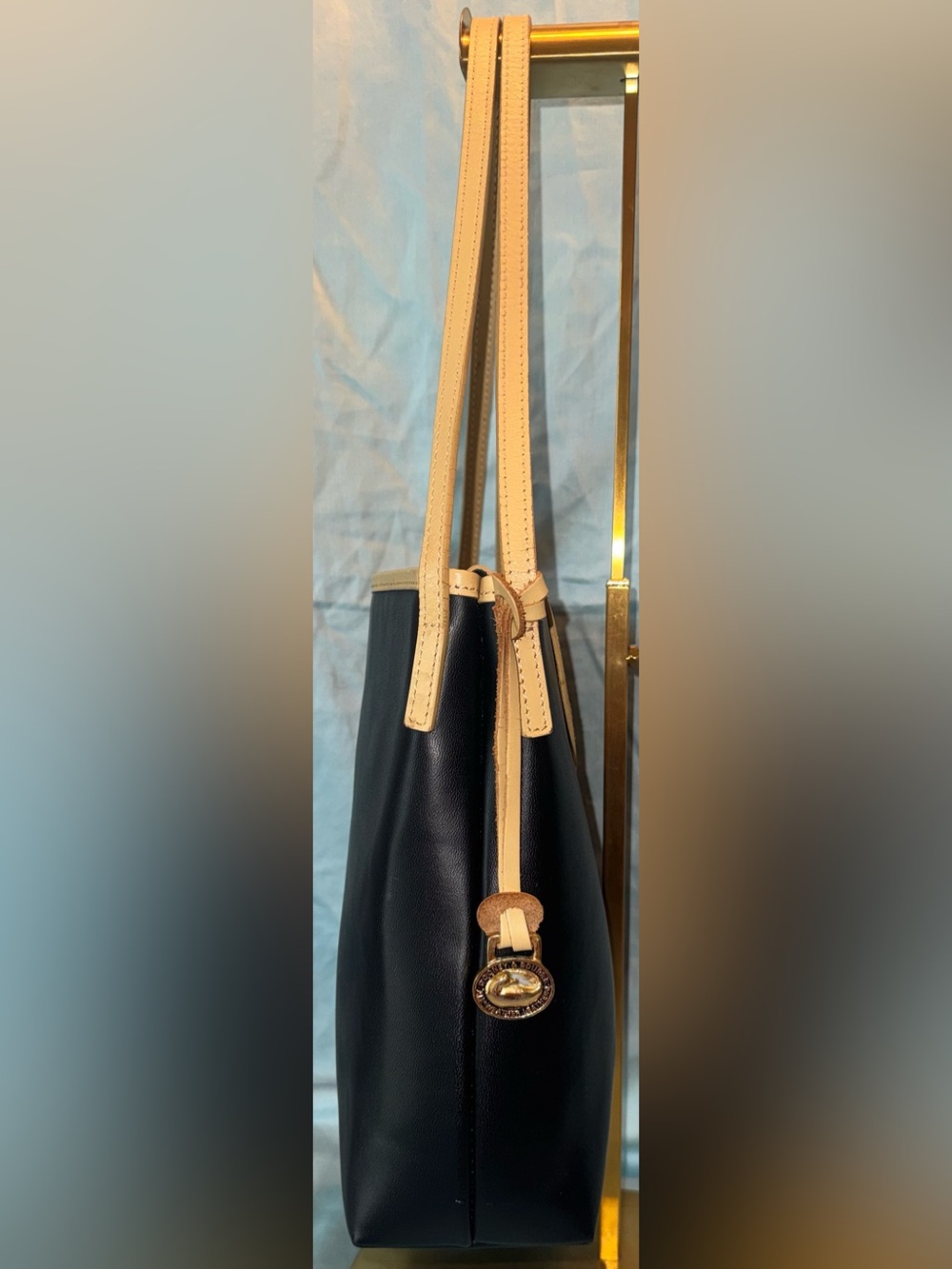 Dooney & Bourke Black & Tan Leather Shoulder Bag with Logo Medallion & Hang Tag - Picture 3 of 16
